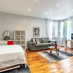 Elegant Studio Saint-Dominique