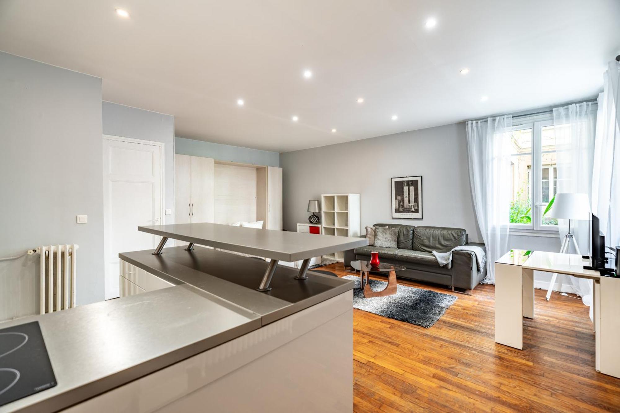 Elegant Saint-dominique Apartment
