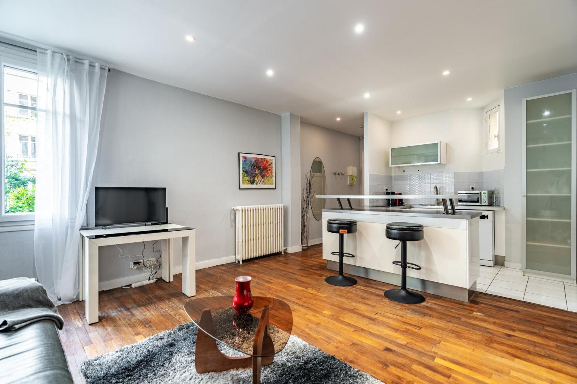 Elegant Saint-dominique Apartment Paris